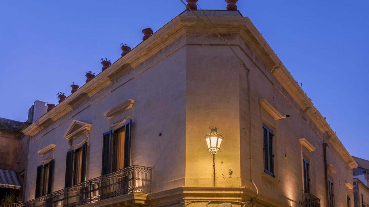Palazzo Acquaviva - Il Giardino Sospeso Apartment Lecce Bagian luar foto